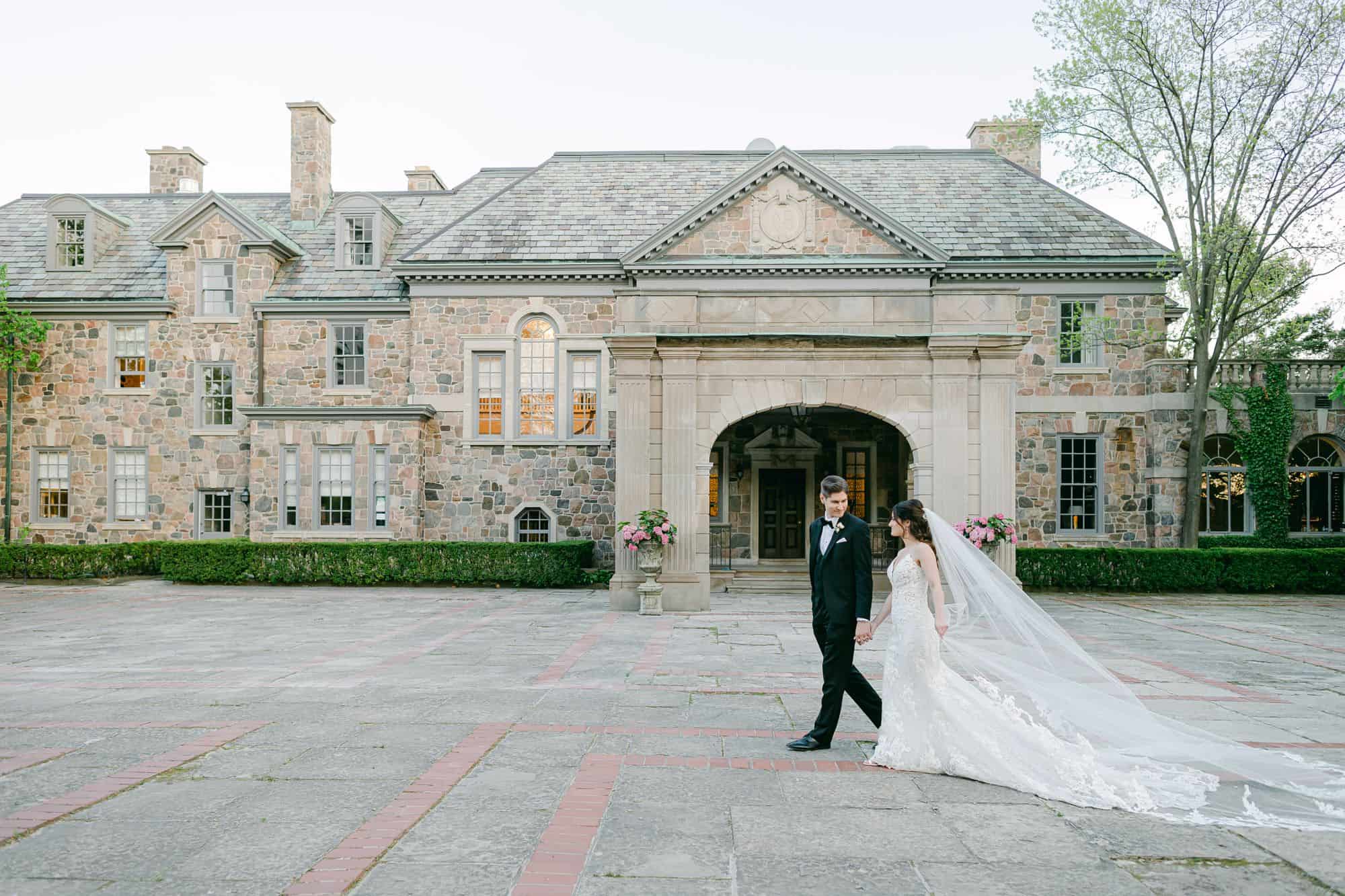 bride and groom scenic photos of graydon hall manor
